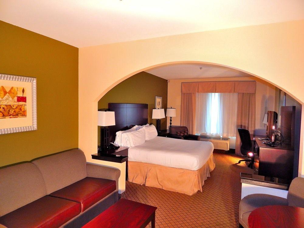 Holiday Inn Express Hotel & Suites Columbus-Fort Benning By Ihg Exterior photo