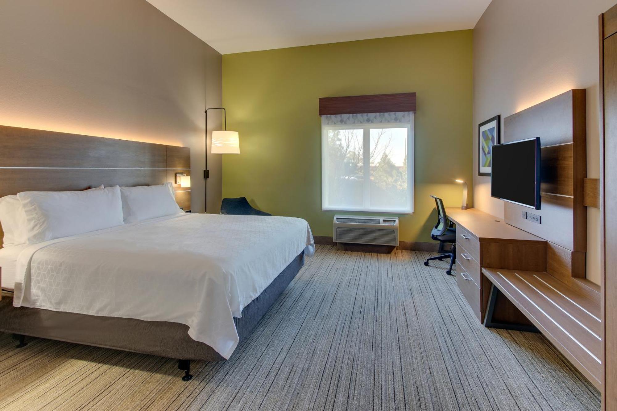 Holiday Inn Express Hotel & Suites Columbus-Fort Benning By Ihg Exterior photo